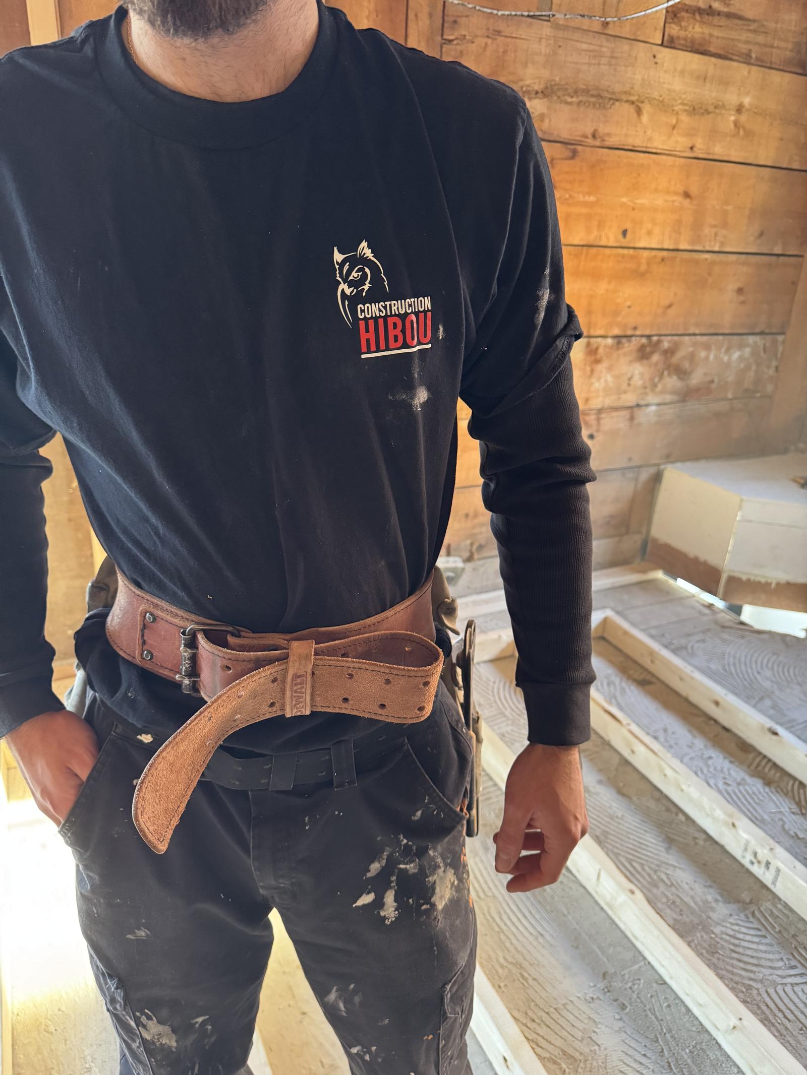 Équipe en cours de démolition avant des travaux de reconstruction