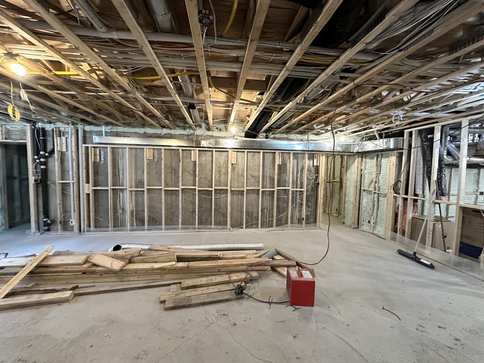 Local commercial protégé et préparé avant les travaux de finition